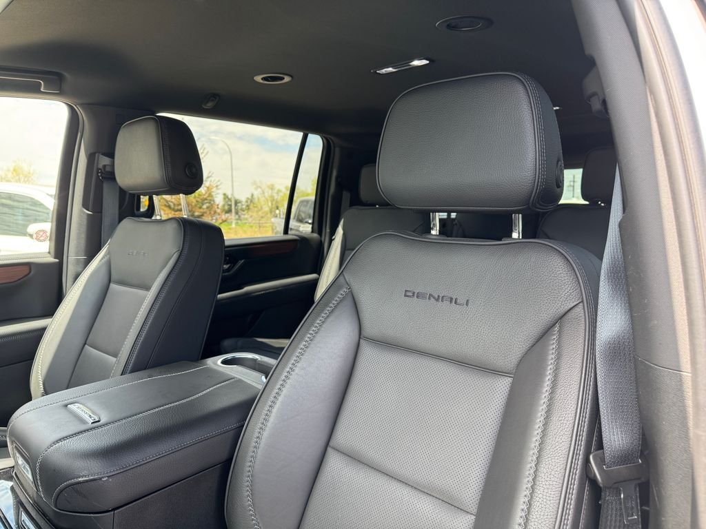 2025 GMC Yukon XL Denali - Photo 24