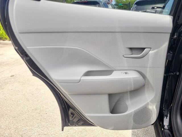 2025 Hyundai Kona SEL - Photo 8