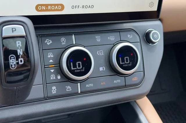 New 2026 Woolstone Green Land Rover X-Dynamic SE image 19