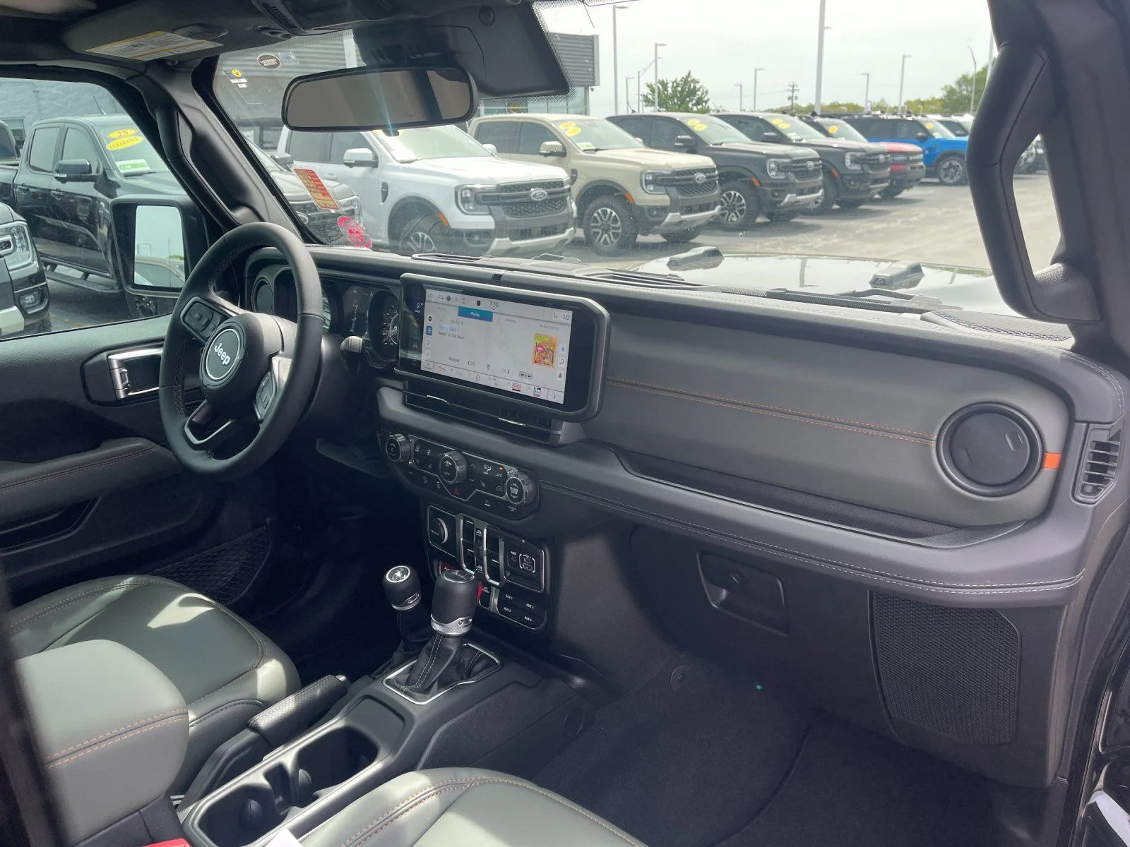 Used 2025 Black Jeep Mojave image 17