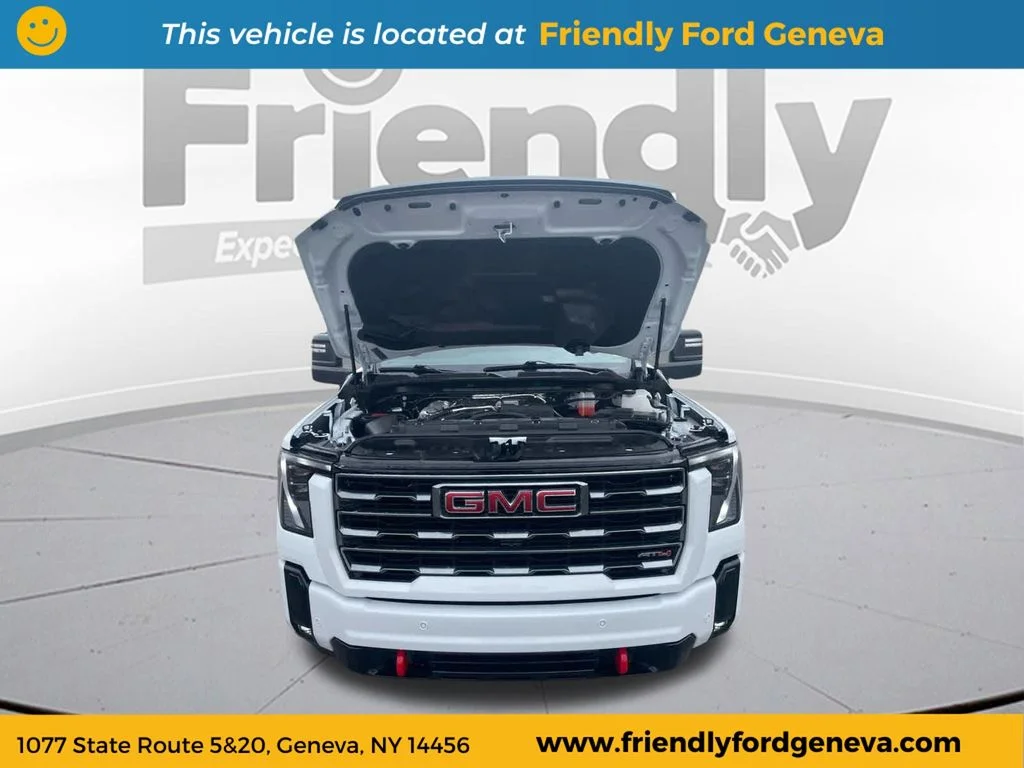 Used 2025 White GMC AT4 image 34