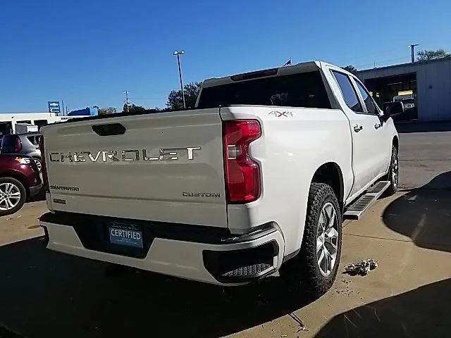 Used 2020 White Chevrolet Custom image 28