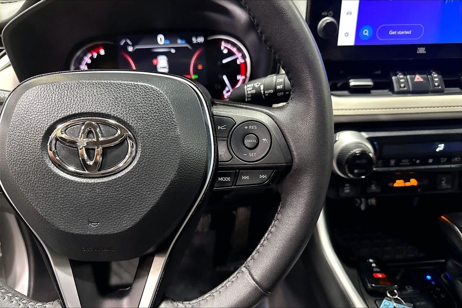 Used 2023 Silver Sky Metallic Toyota XLE Premium image 25