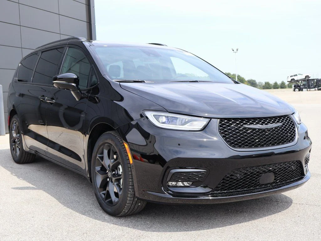 2026 Chrysler Pacifica Limited - Photo 6