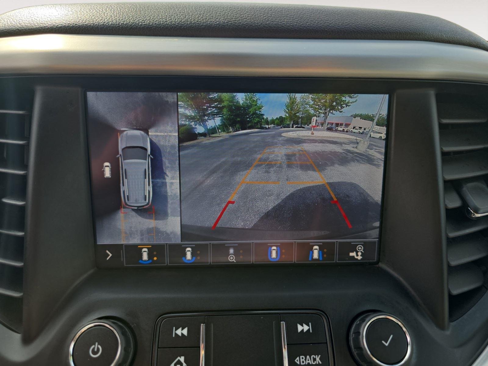 Used 2020 Dark Sky Metallic GMC SLT image 17