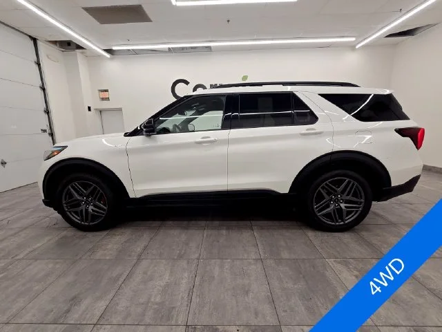 New 2026 Star White Metallic Tri-Coat Ford ST-Line image 2
