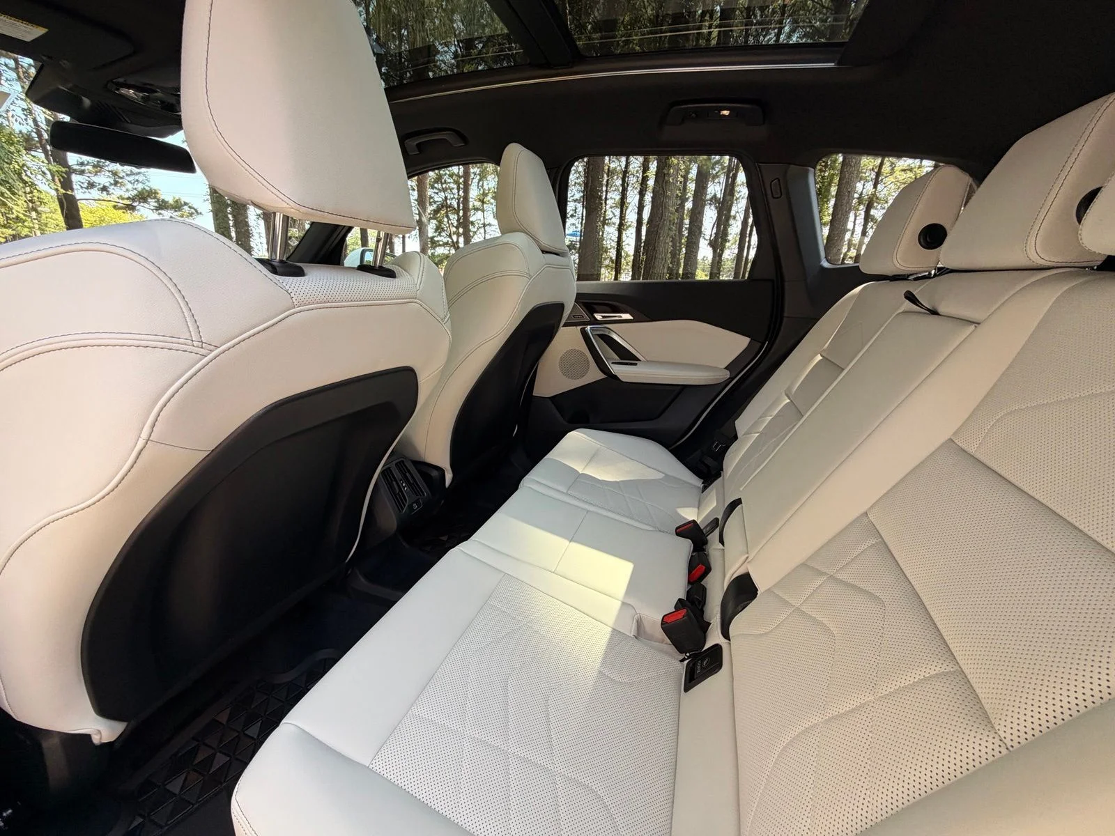 New 2026 Mineral White Metallic BMW xDrive28i image 15