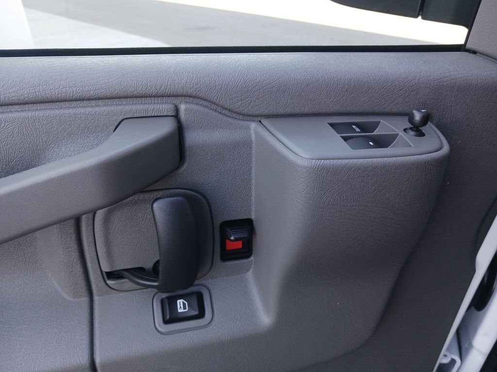 2025 Chevrolet Express Cargo Work Van - Photo 31