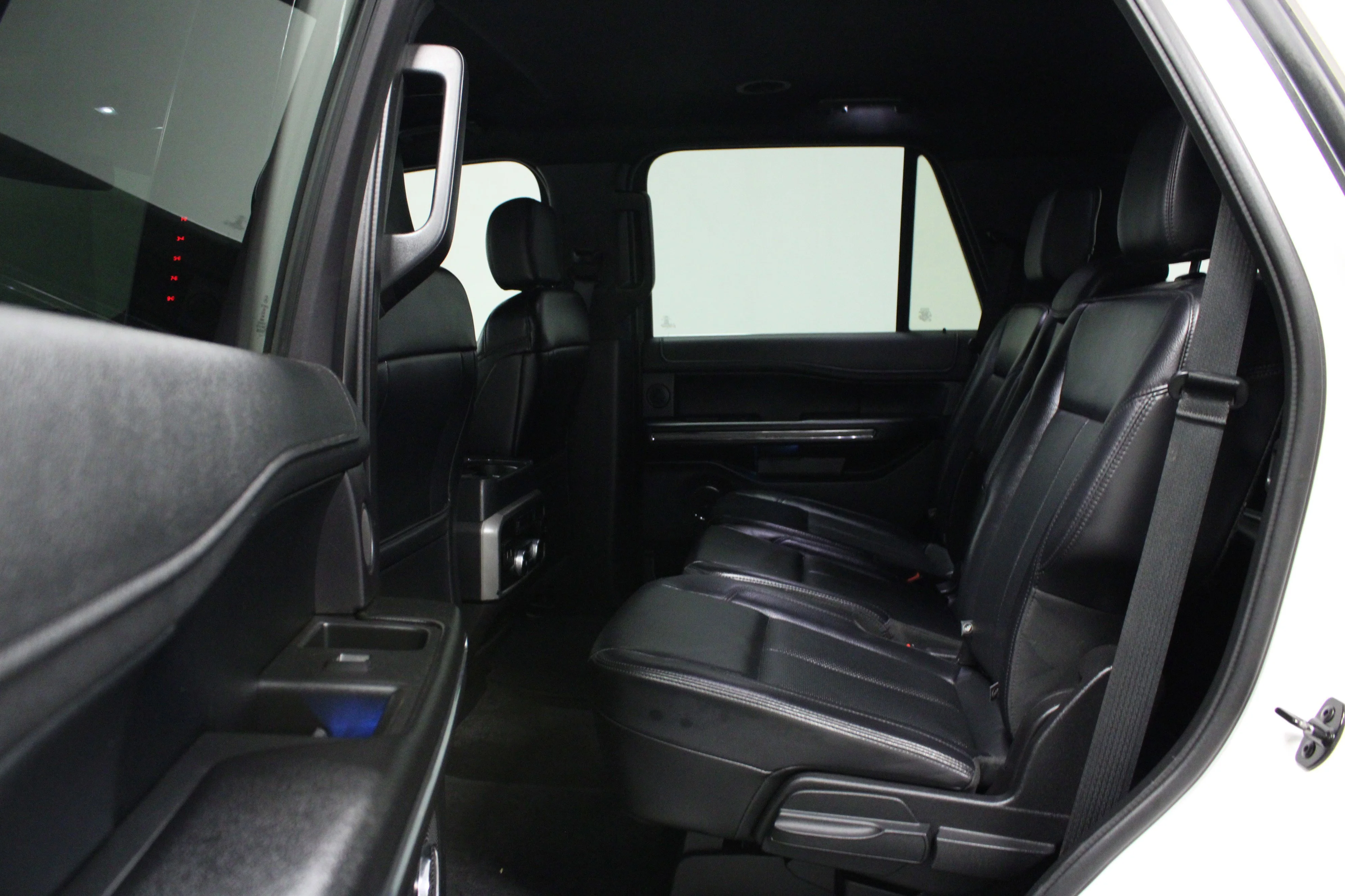 Used 2019 White Platinum Metallic Tri-Coat Ford XLT image 13
