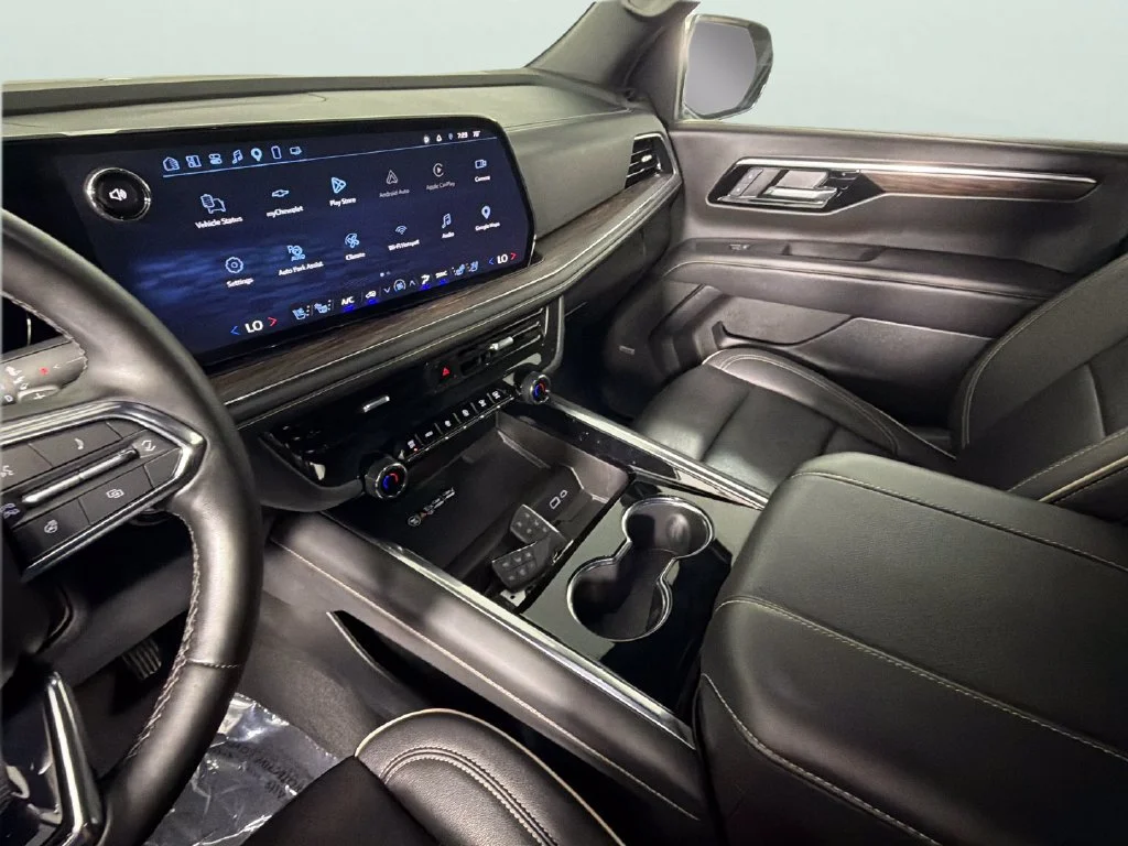 Used 2025 Sterling Gray Metallic Chevrolet Premier image 20