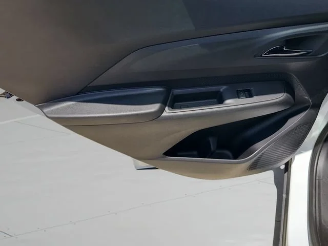 New 2027 Summit White Chevrolet LT image 16
