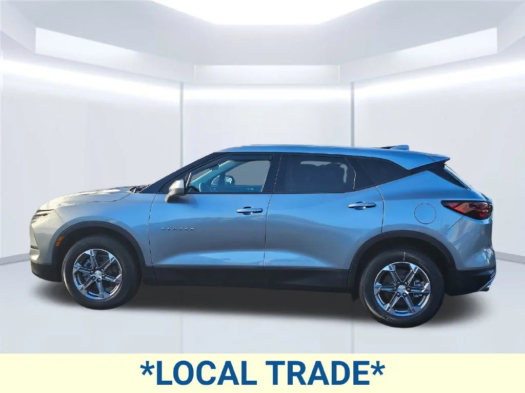 Used 2023 Sterling Gray Metallic Chevrolet LT image 17