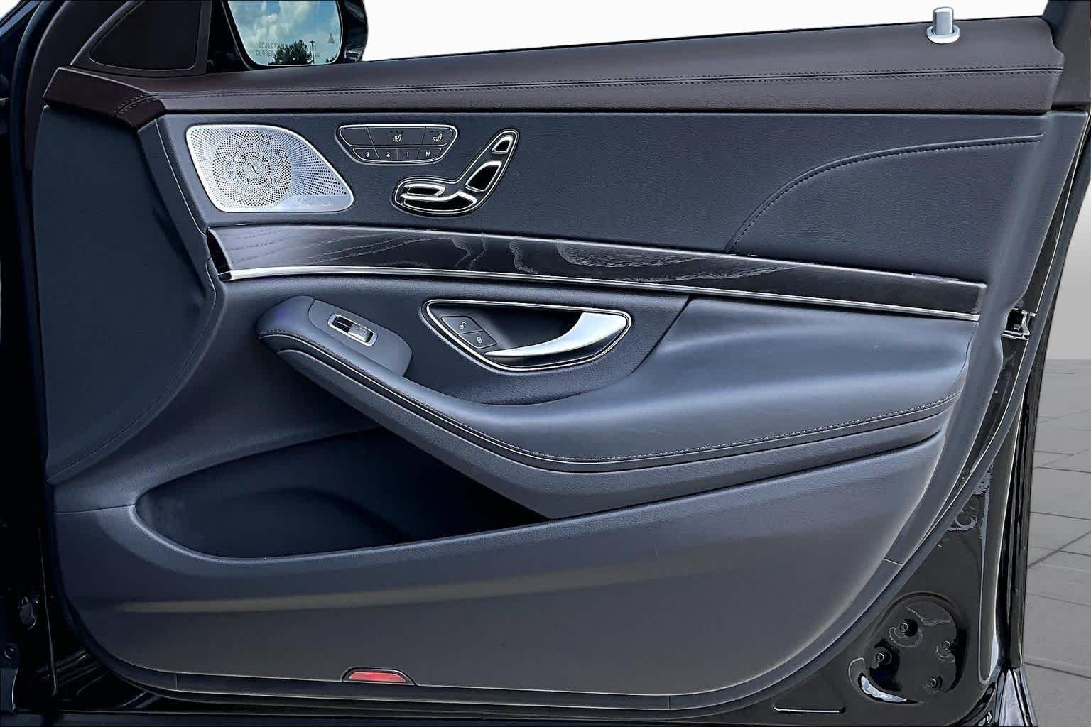 Used 2018 Obsidian Black Metallic Mercedes-Benz S 560 image 22