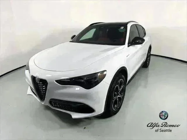 2025 Alfa Romeo Stelvio Stelvio AWD's photo