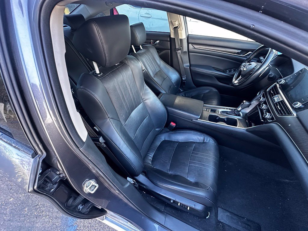 Used 2018 Modern Steel Metallic Honda Touring image 23
