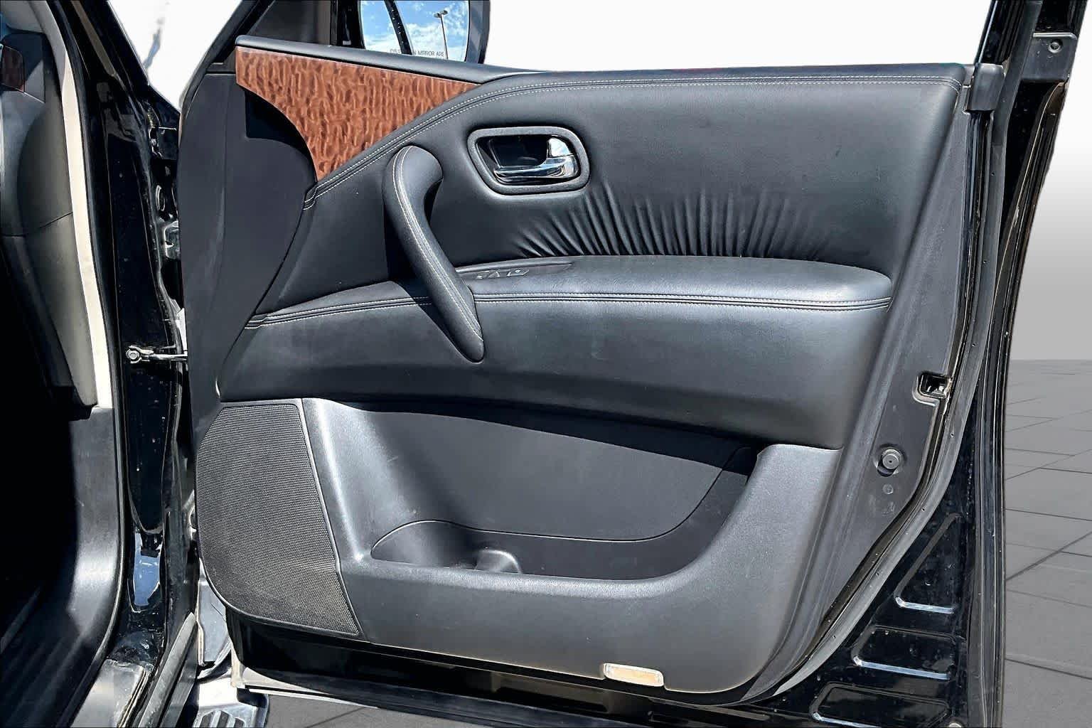 Used 2020 Super Black Nissan SL image 23
