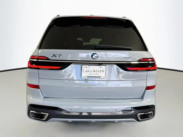 Used 2023 Gray BMW xDrive40i image 6