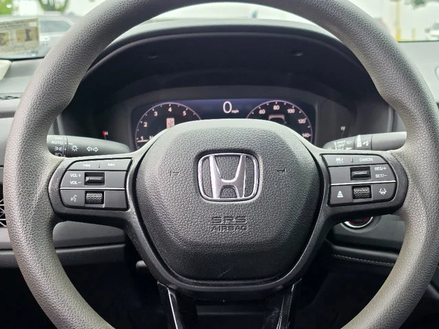 Used 2025 Crystal Black Pearl Honda SE image 29