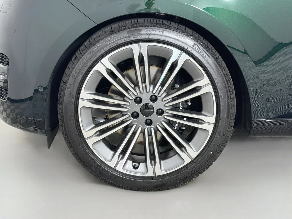 New 2026 British Racing Green Land Rover SE image 33