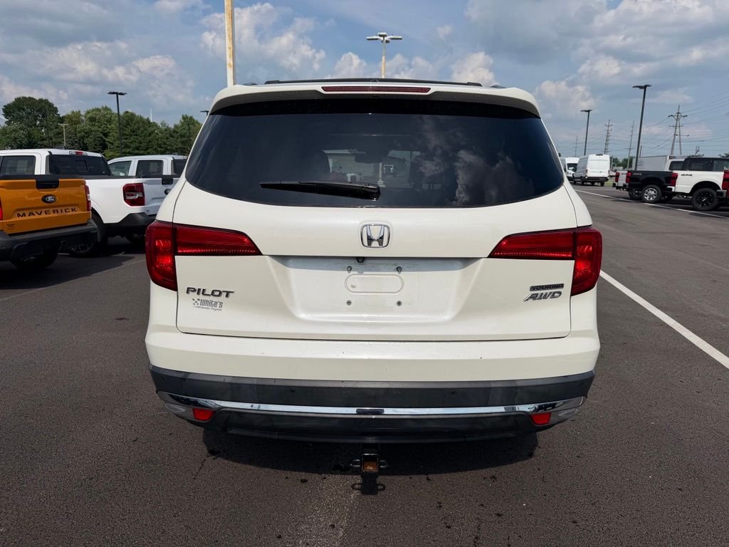 Used 2018 White Honda Touring image 6
