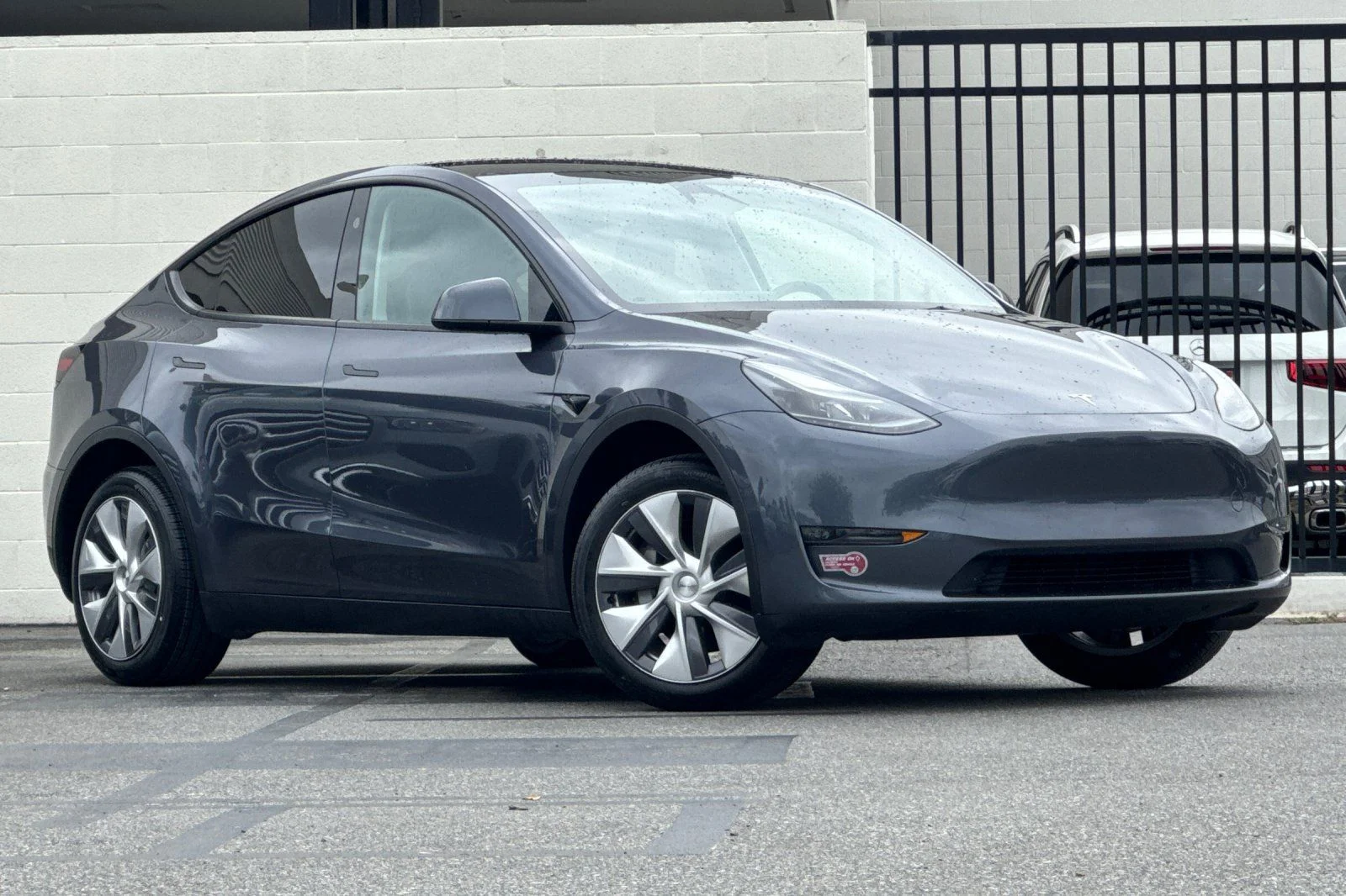Used 2023 Tesla Model Y Long Range with VIN 7SAYGDEE7PA192796 for sale in Signal Hill, CA