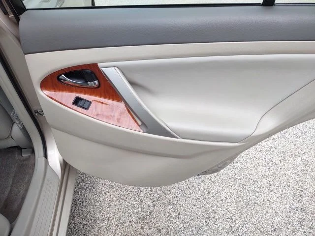 Used 2009  Toyota  image 19