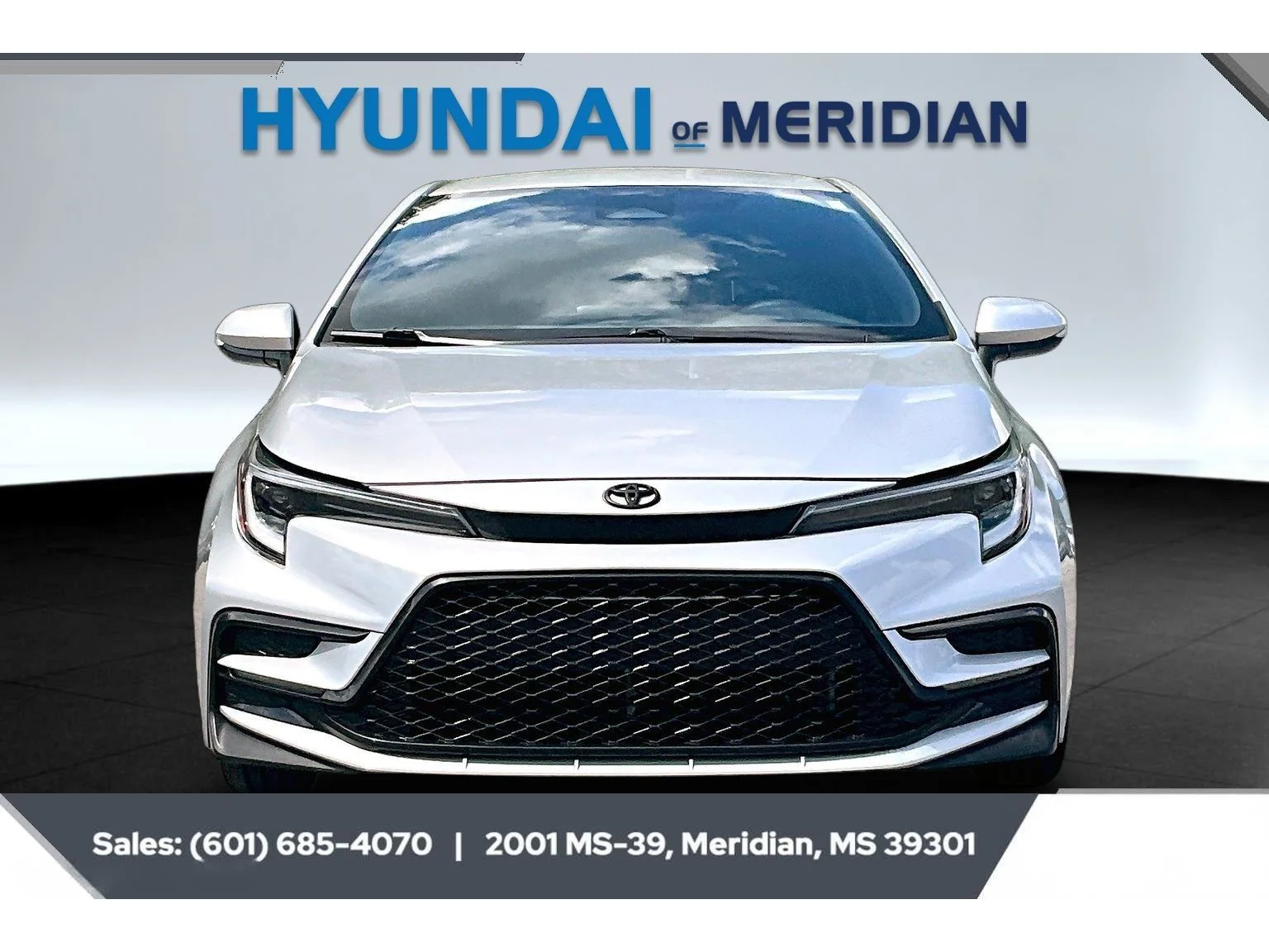 Used 2025 Classic Silver Metallic Toyota SE image 3