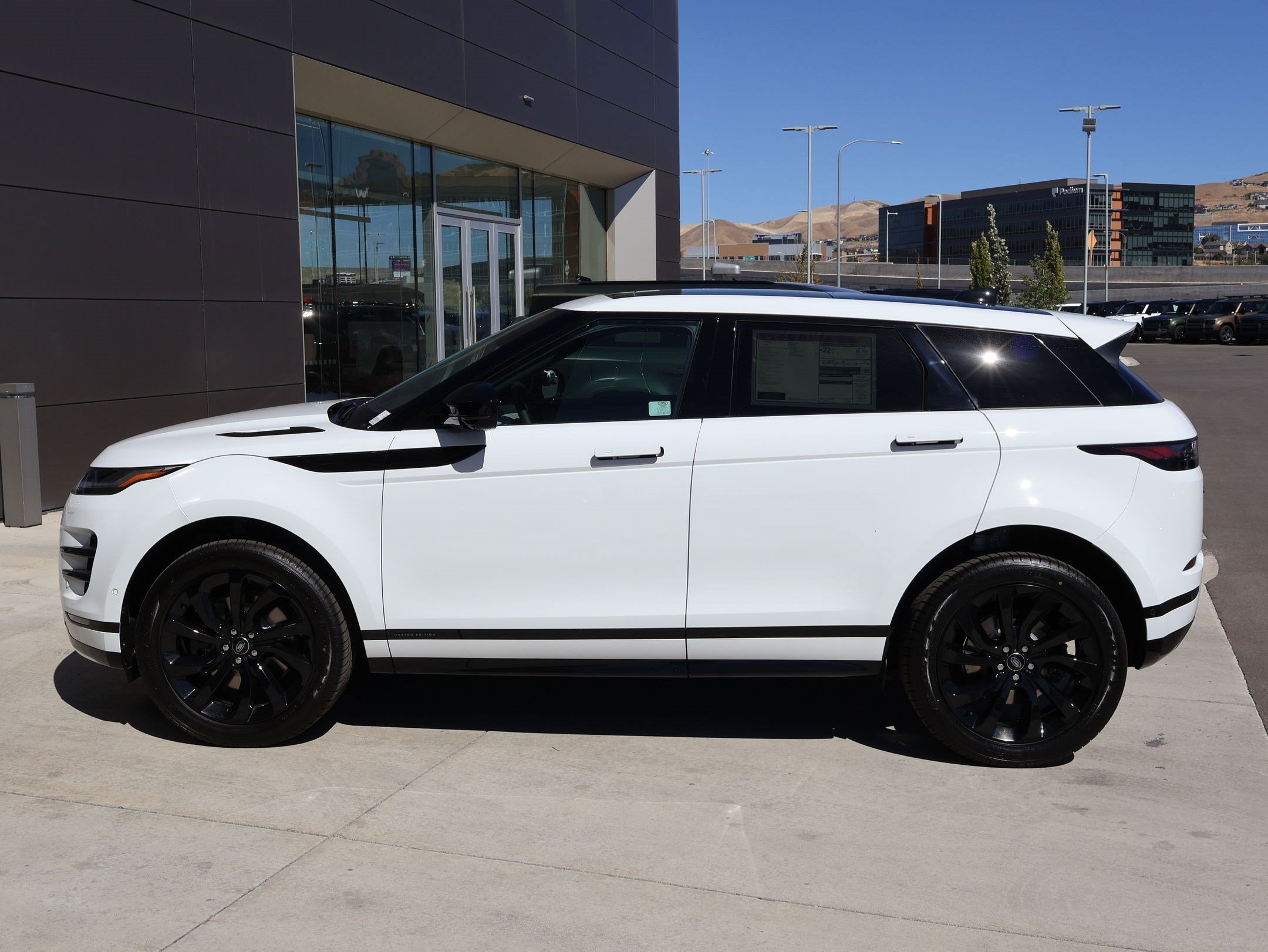 New 2026 Fuji White LAND ROVER Hoxton Edition image 9