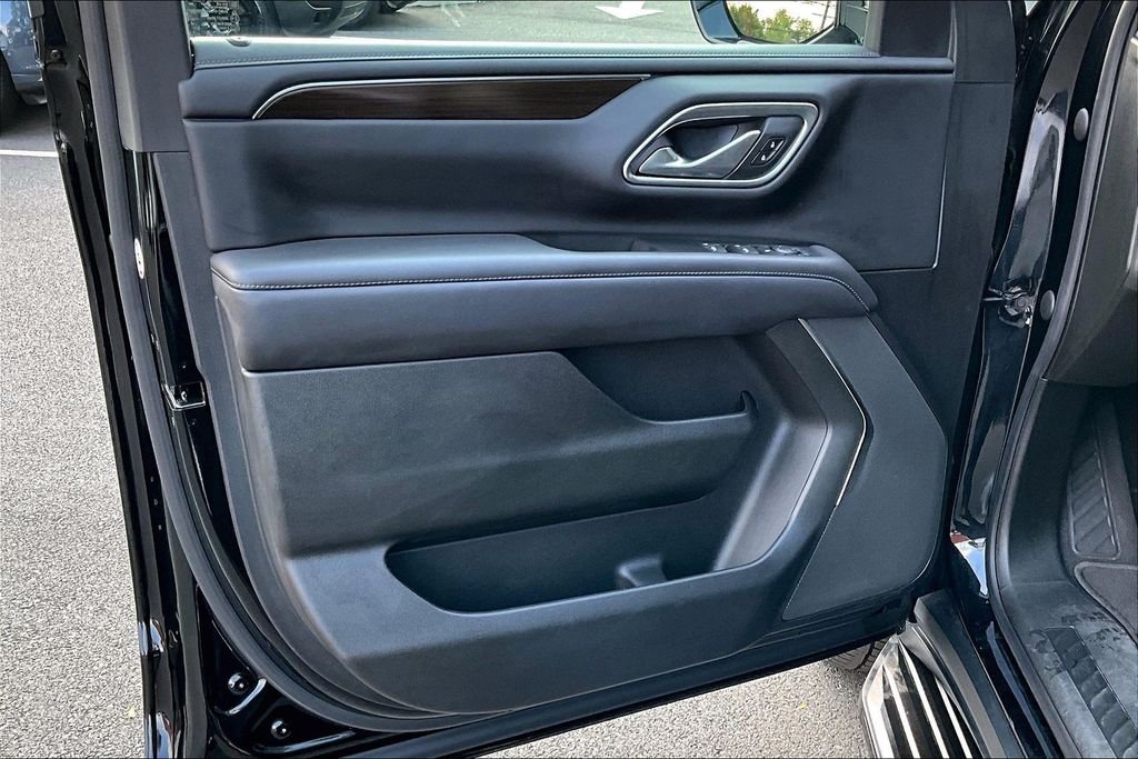 Used 2022 Black GMC SLE image 17