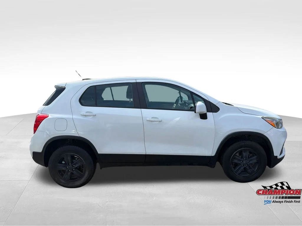 Used 2018 White Chevrolet LS image 7