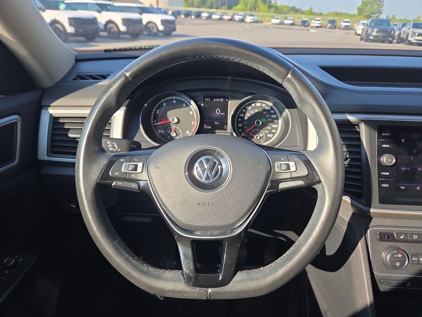 Used 2019 Pure White Volkswagen 2.0T SE w/Technology image 15