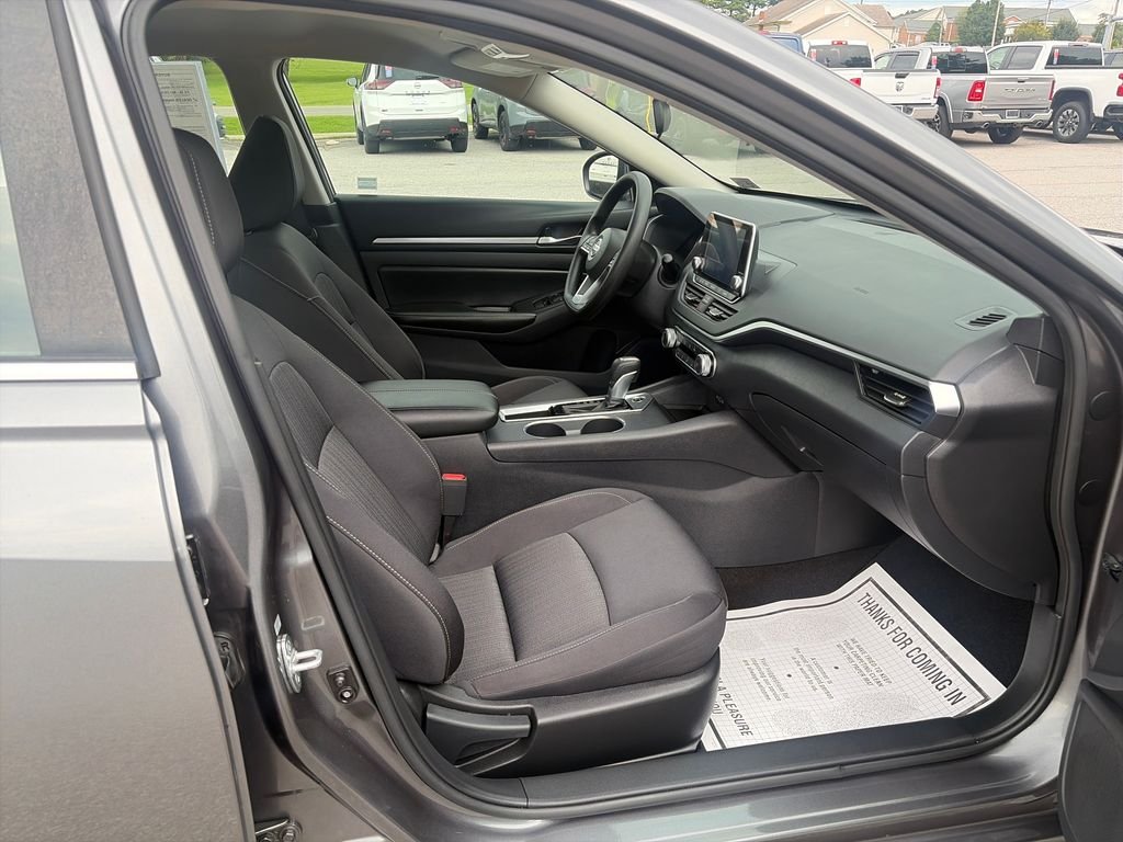 Used 2022 Gray Nissan 2.5 SV image 39