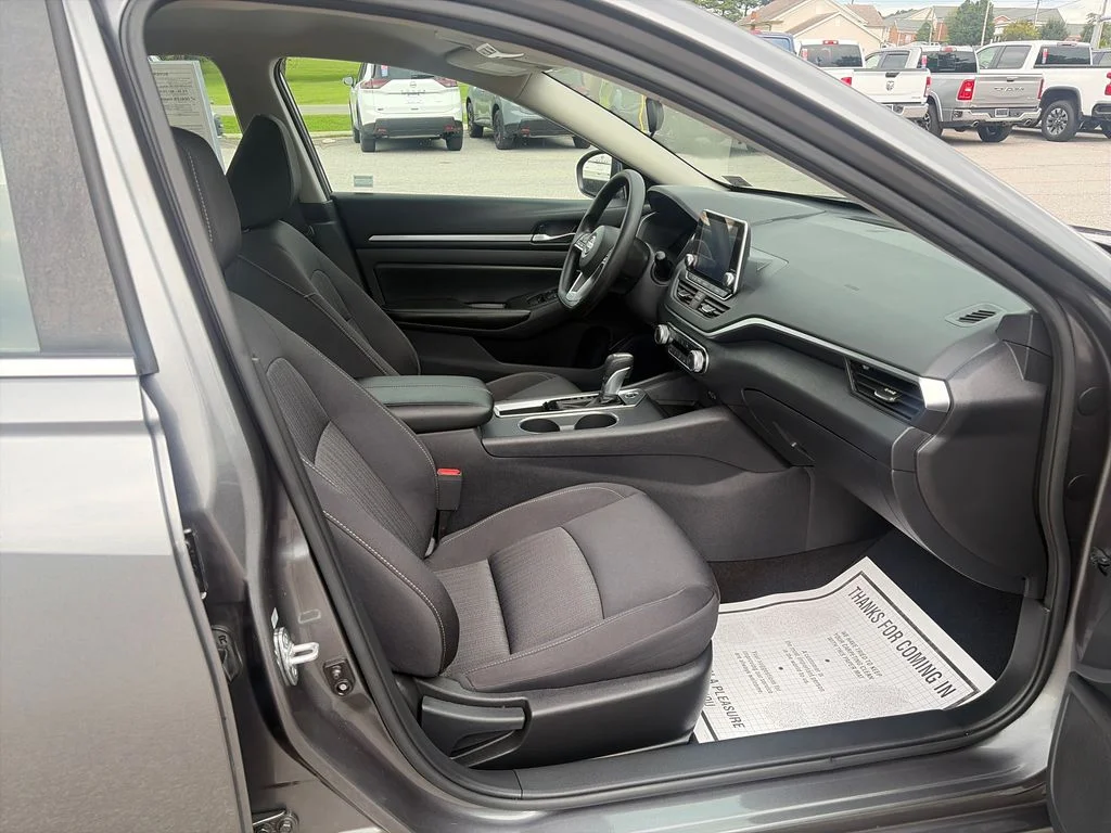 Used 2022 Gray Nissan 2.5 SV image 39