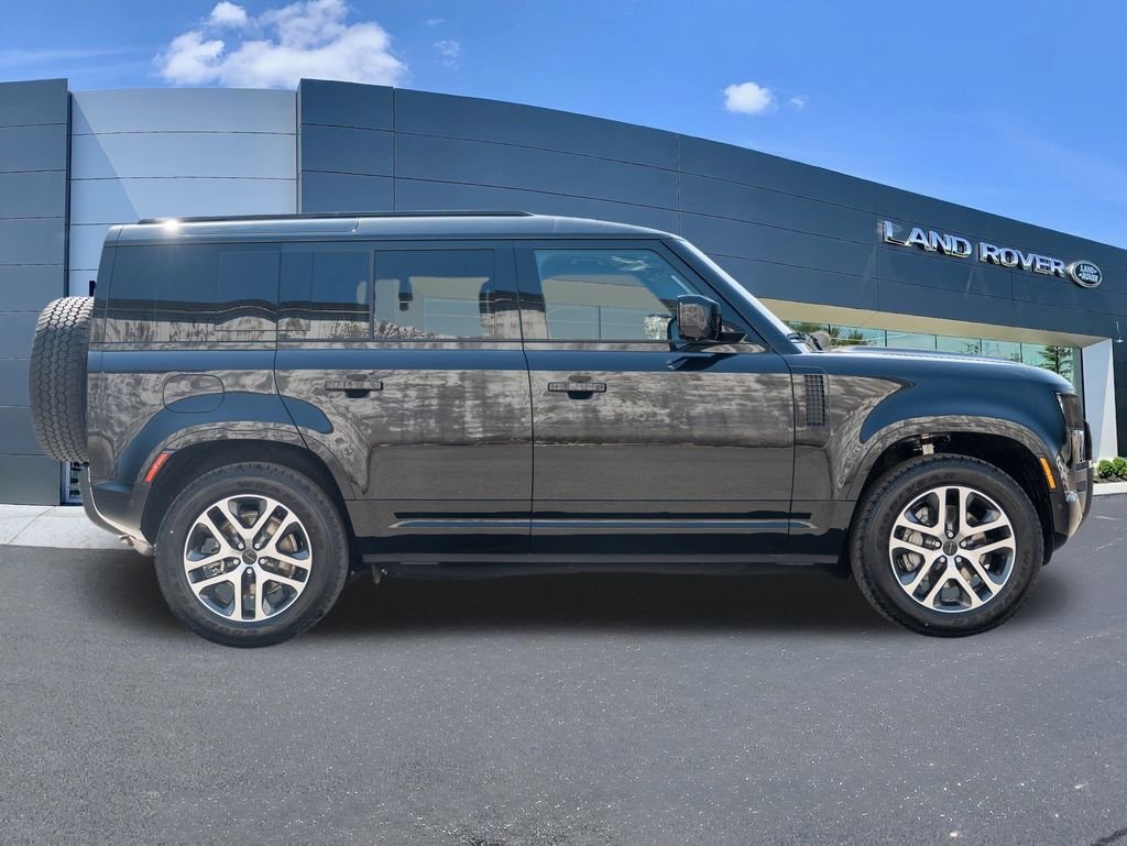 New 2026 Black Land Rover X-Dynamic SE image 8