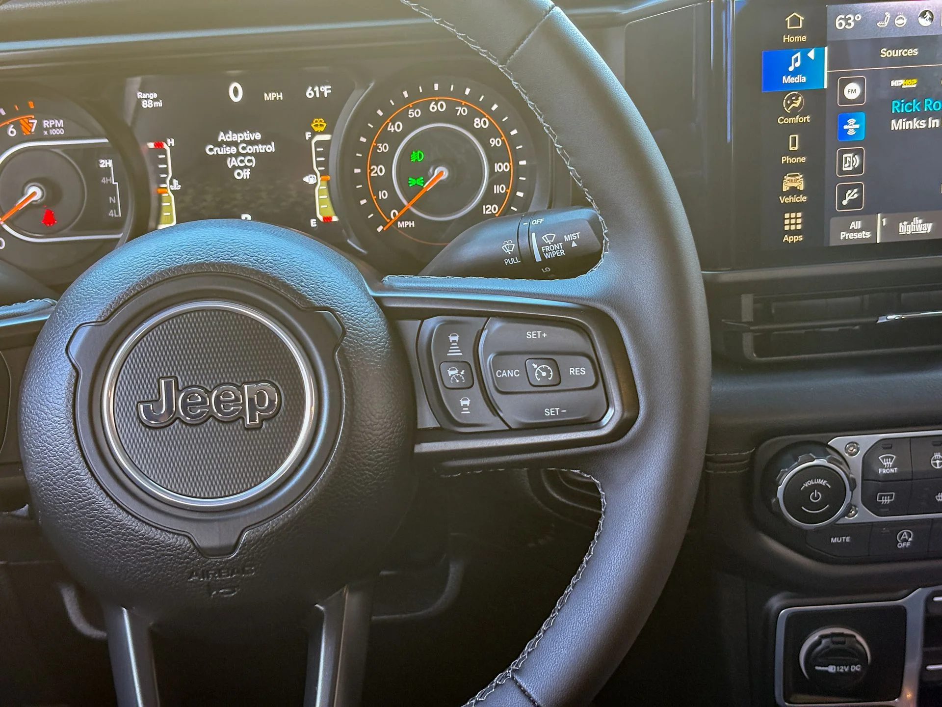 Used 2025 Gray Jeep Rubicon image 27