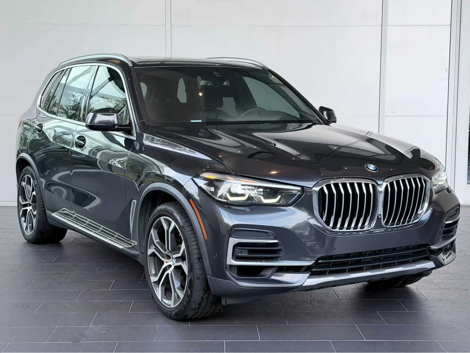 Used 2022  BMW sDrive40i image 3