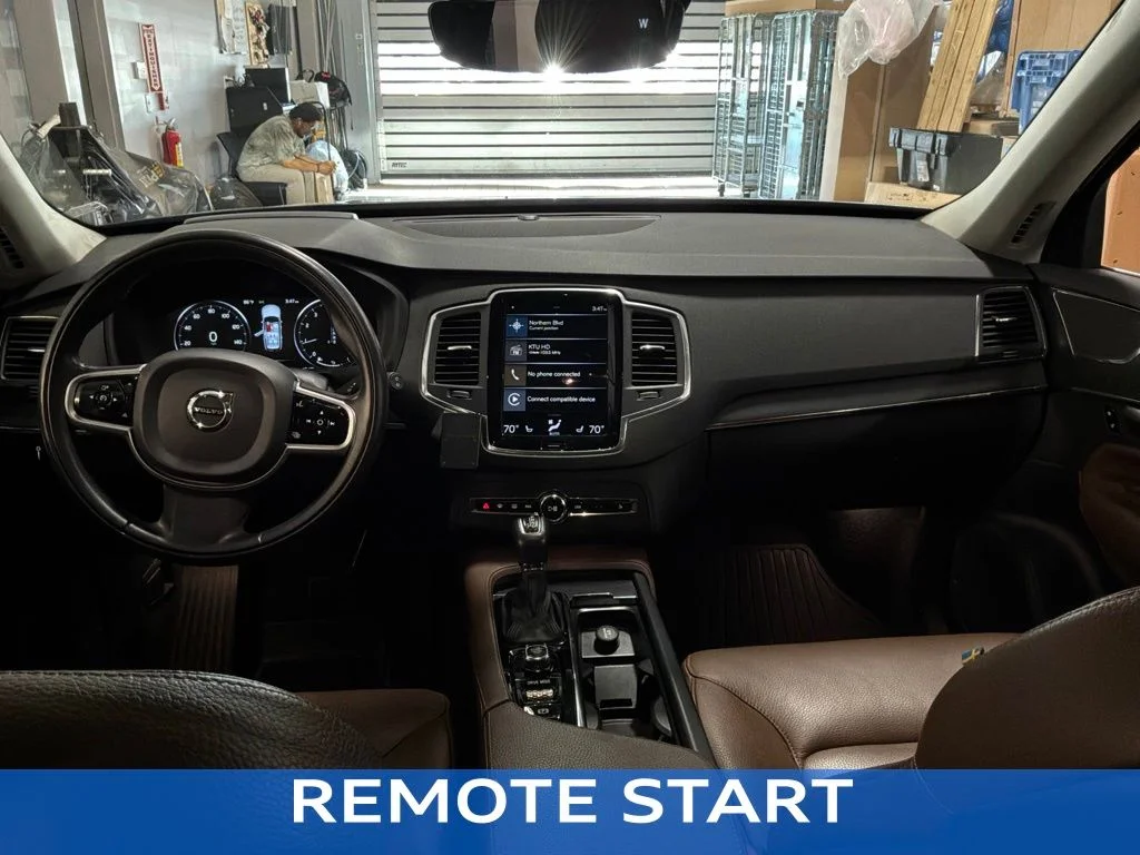 Used 2020 Blue Volvo T6 Momentum image 18