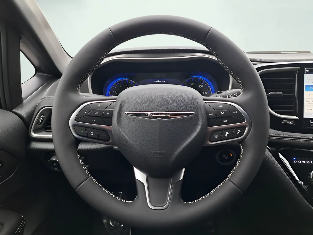 New 2026 Diamond Black Crystal Pearl-Coat Exterior Paint Chrysler Select image 18