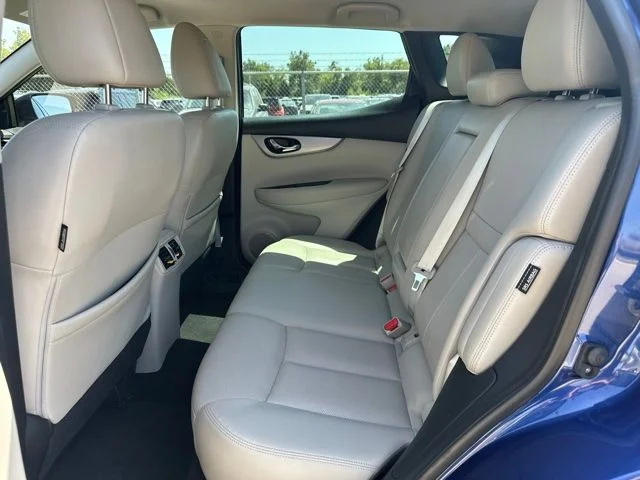 Used 2020 Blue Nissan SL image 9