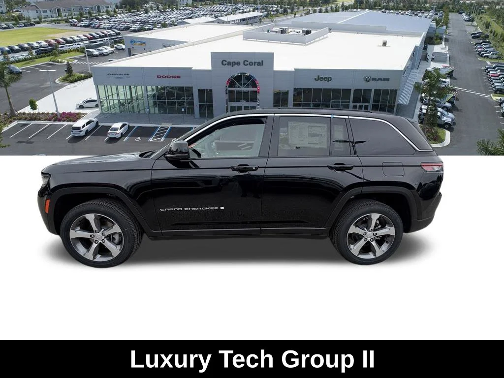 New 2026 Diamond Black Crystal Pearl-Coat Exterior Paint Jeep Limited image 6