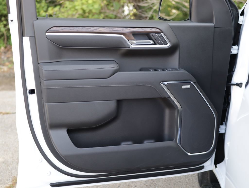 New 2026 Glacier White Tricoat GMC SLT image 23