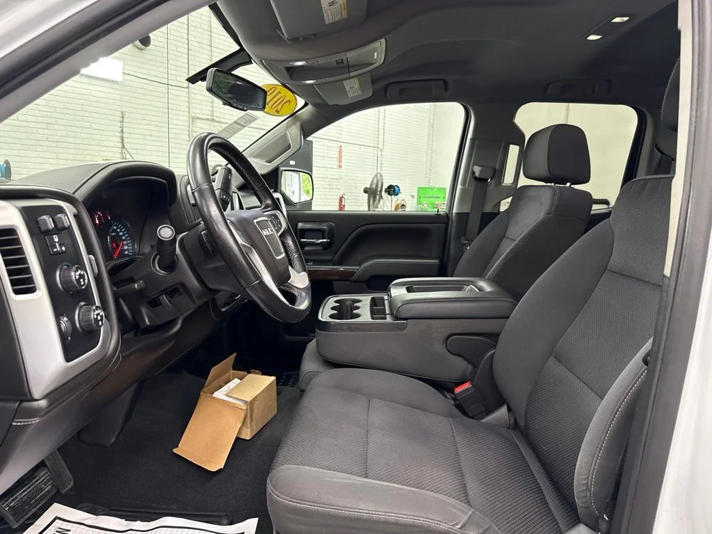 Used 2019 White GMC SLE image 9