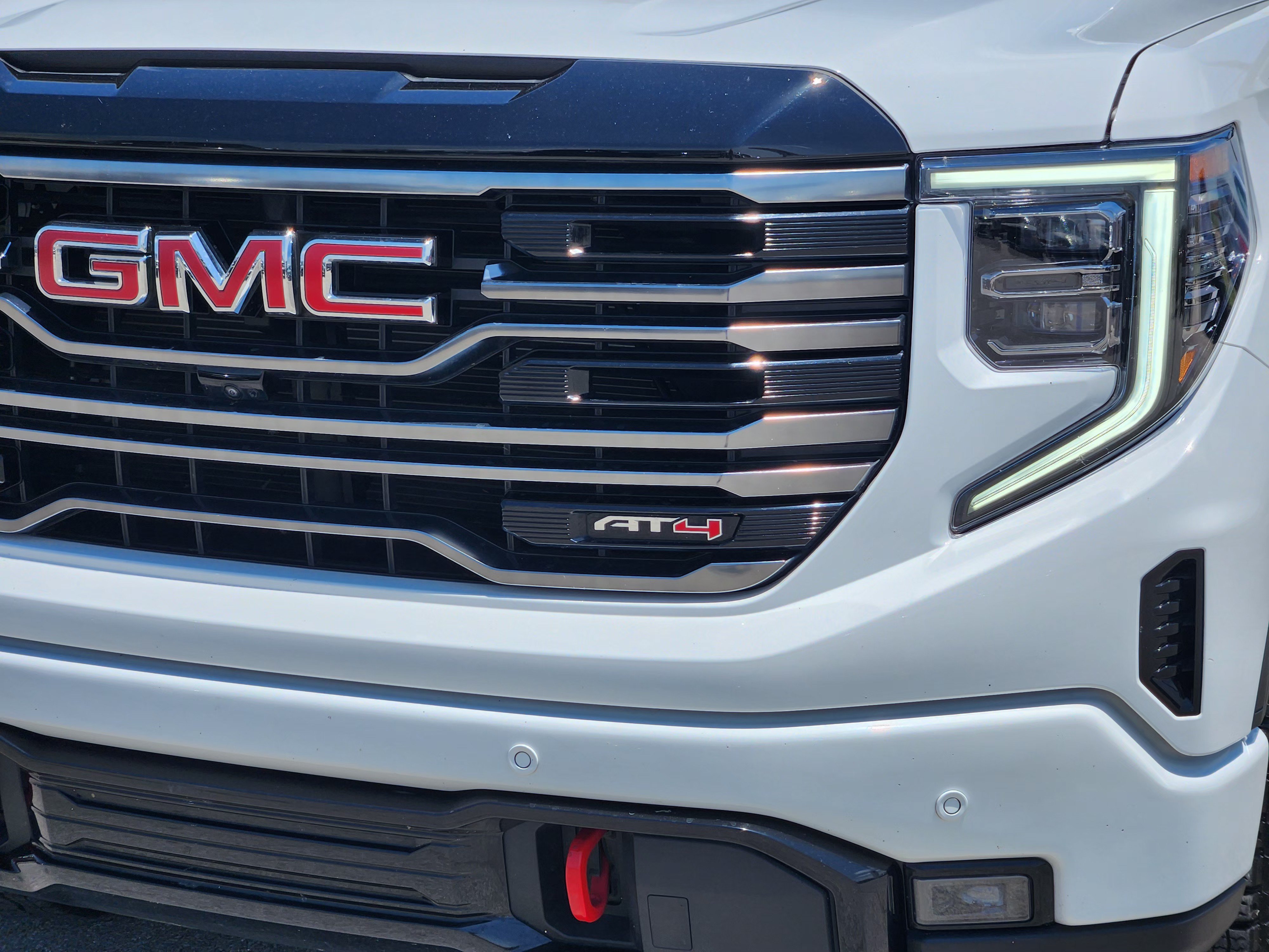 Used 2025 Summit White GMC AT4 image 8