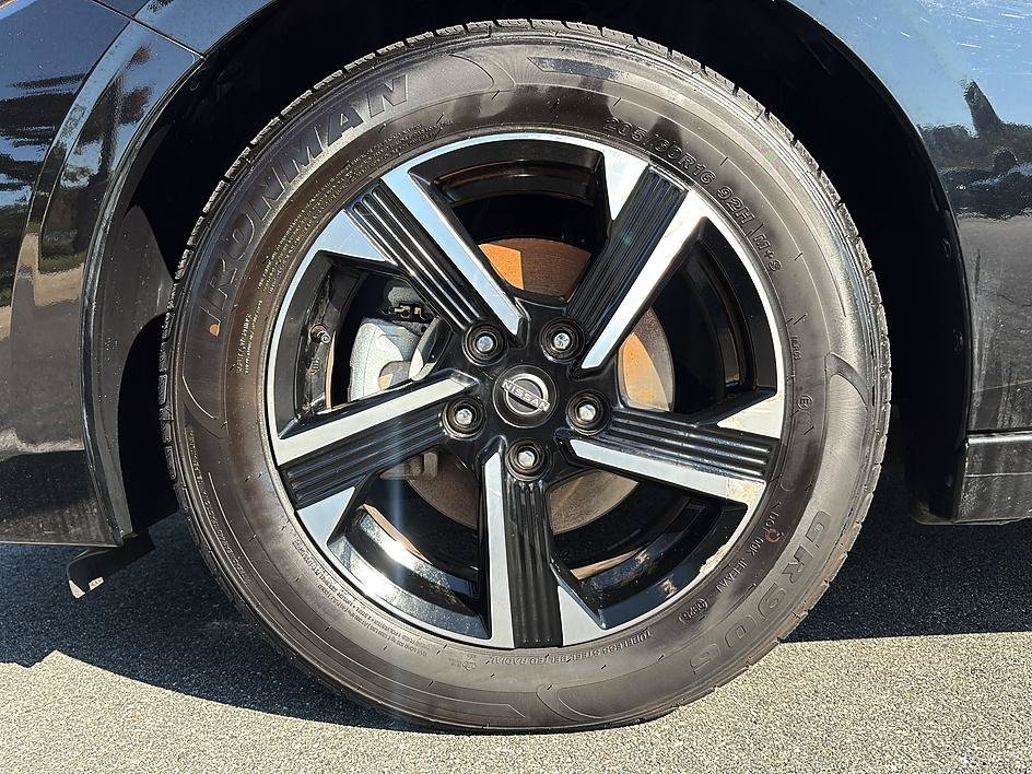 Used 2025 Super Black Nissan SV image 9