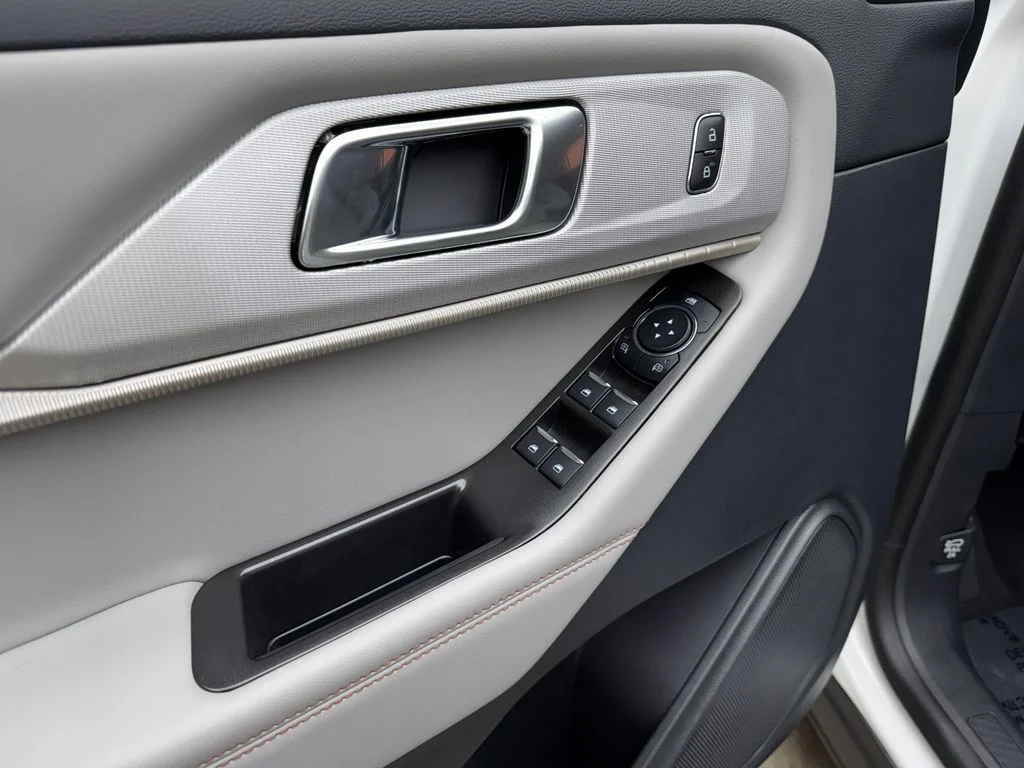 New 2026 Star White Metallic Tri-Coat Ford Active image 11