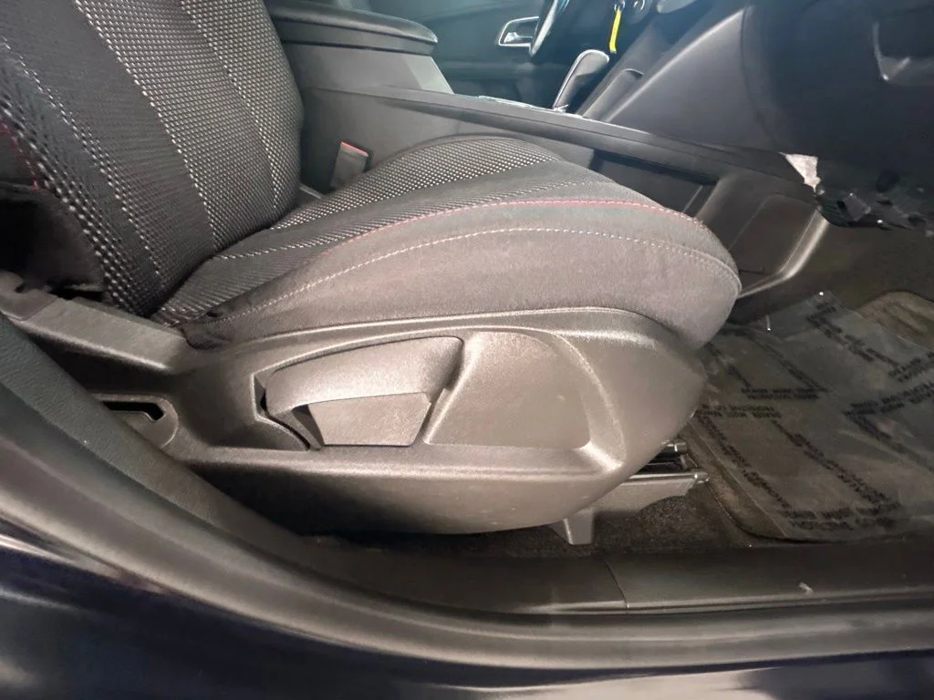 Used 2015 Blue Velvet Metallic Chevrolet LT image 21