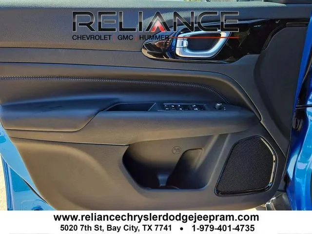 New 2026 Hydro Blue Pearl-Coat Exterior Paint Jeep Latitude image 14