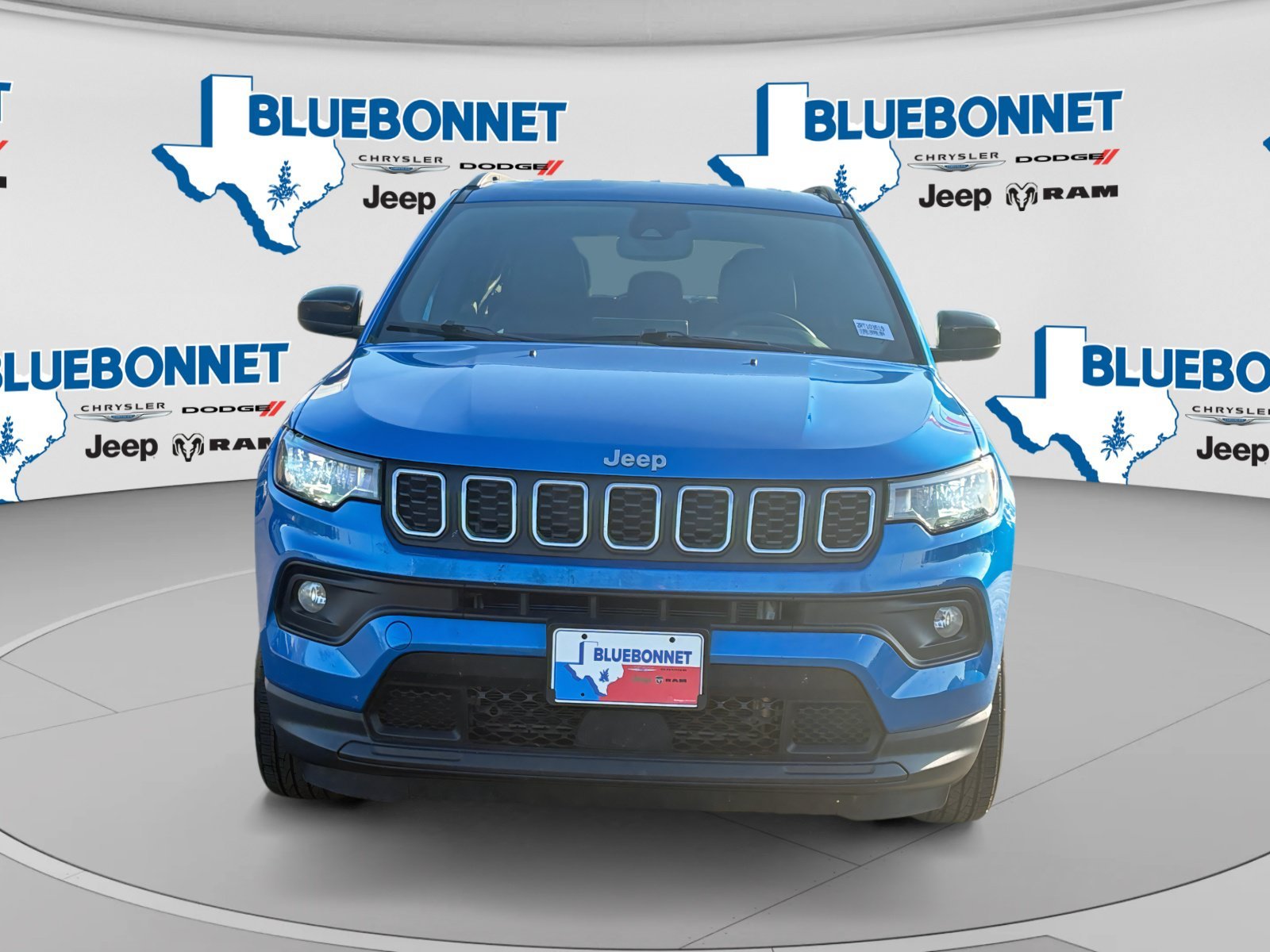 Used 2024 Hydro Blue Pearlcoat Jeep Latitude image 2
