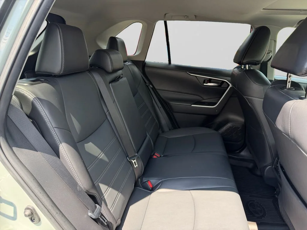 Used 2022 Green Toyota XLE Premium image 18