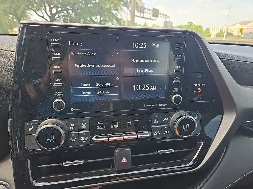 Used 2022 Beige Toyota XLE image 18